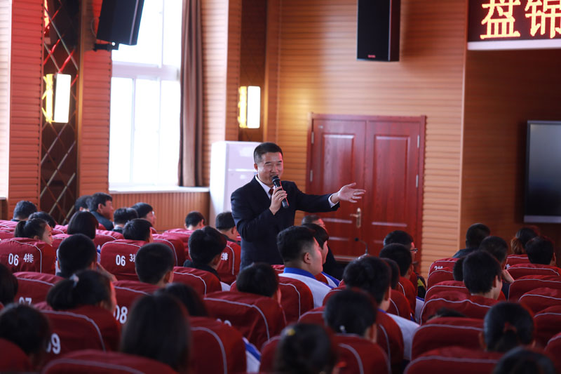 盤錦市人民檢察院未檢檢察官向同學(xué)宣講了防治校園暴力欺凌及掃黑除惡知識(shí)