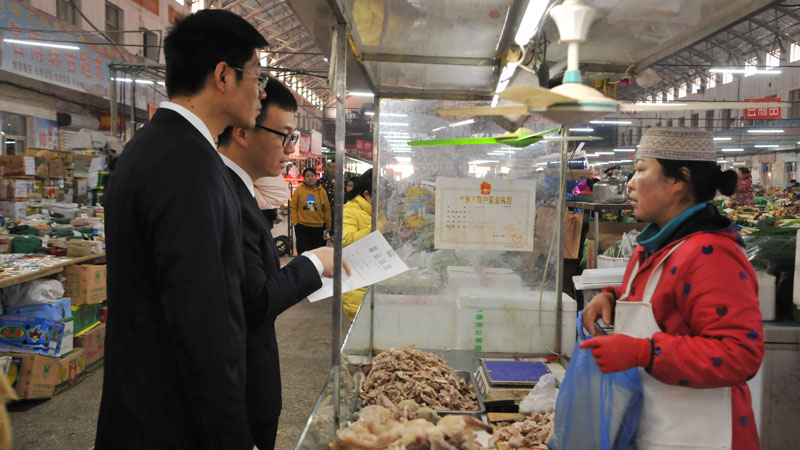 檢察官對(duì)貿(mào)易城的商戶逐一排查