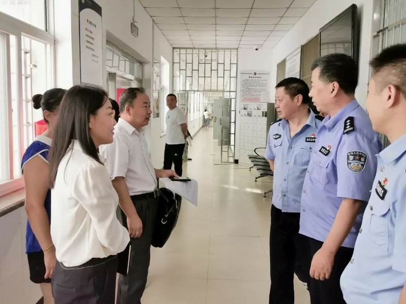葫蘆島市法律服務中心工作人員與看守所民警現(xiàn)場交流
