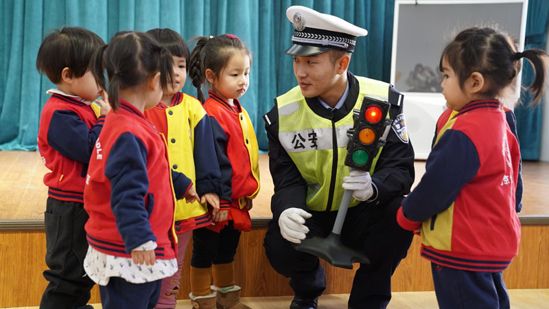 “交通安全宣傳魔法箱”走進(jìn)幼兒園