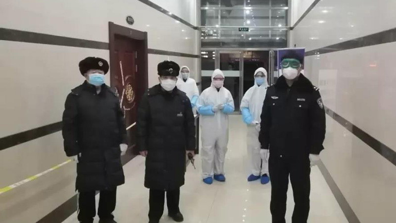 白雪?。ㄓ乙唬┰趫?zhí)勤