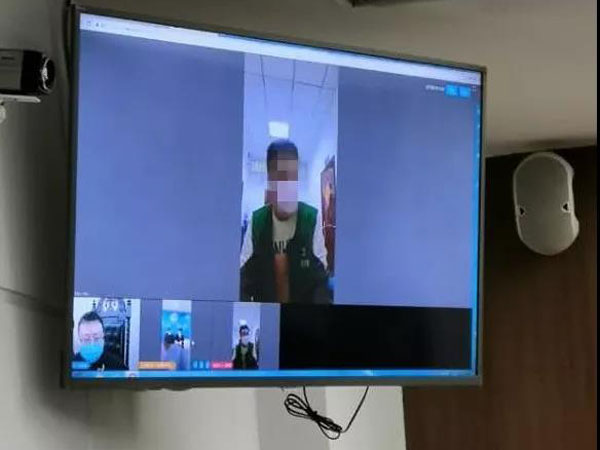 被告人在看守所隔空對話