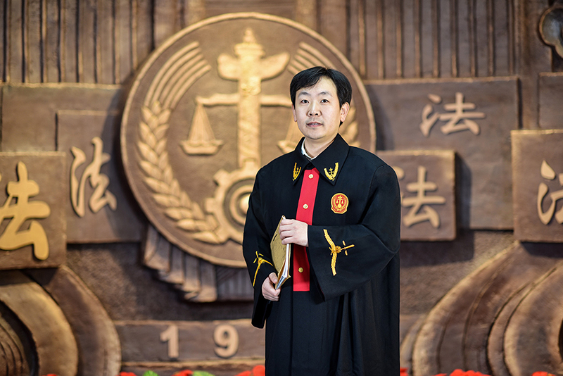 全國法院辦案標(biāo)兵、沈陽中院賈宏斌 (1)
