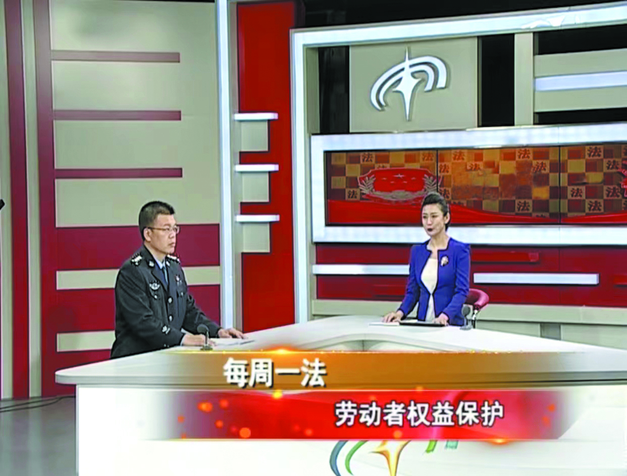 “每周一法”為群眾講解常見法律案例。