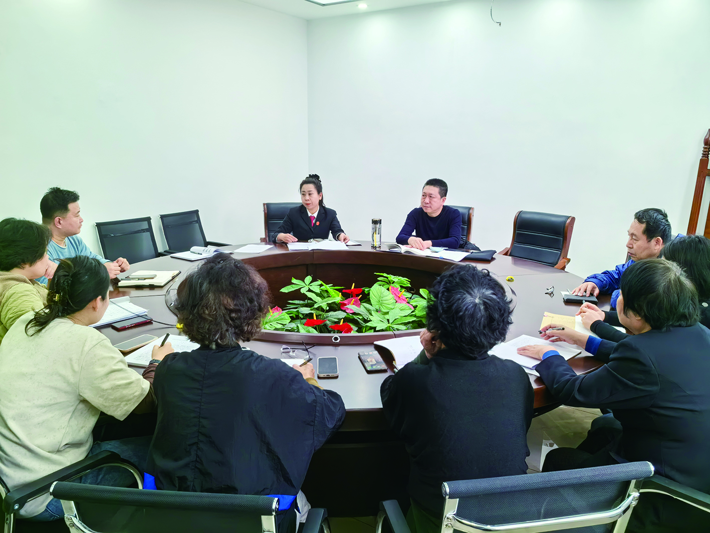 8名人民調(diào)解員進(jìn)行業(yè)務(wù)培訓(xùn)