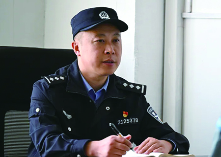 王作超與罪犯談話(huà)