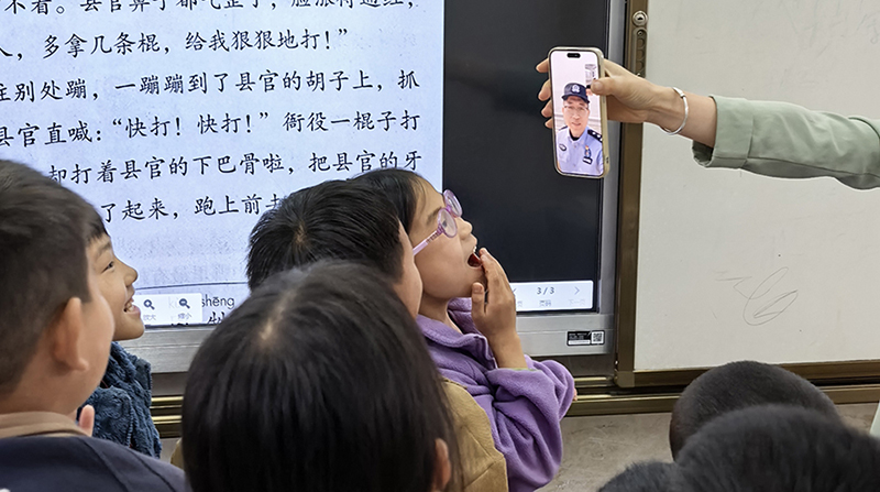 “保持好奇，未來你定能乘風(fēng)破浪。”